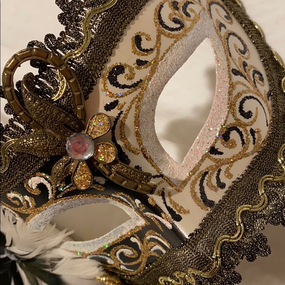 Masquerade Mask - Picture 3 of 4